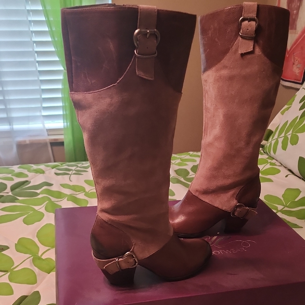 Stylish Brown Knee-High Fergie Boots